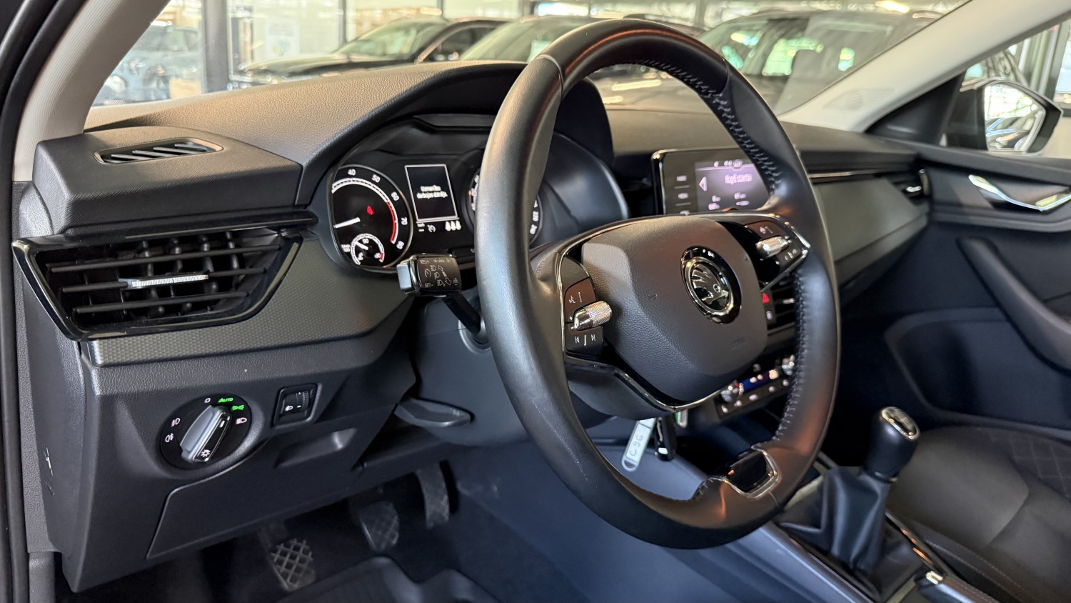 Car image 16