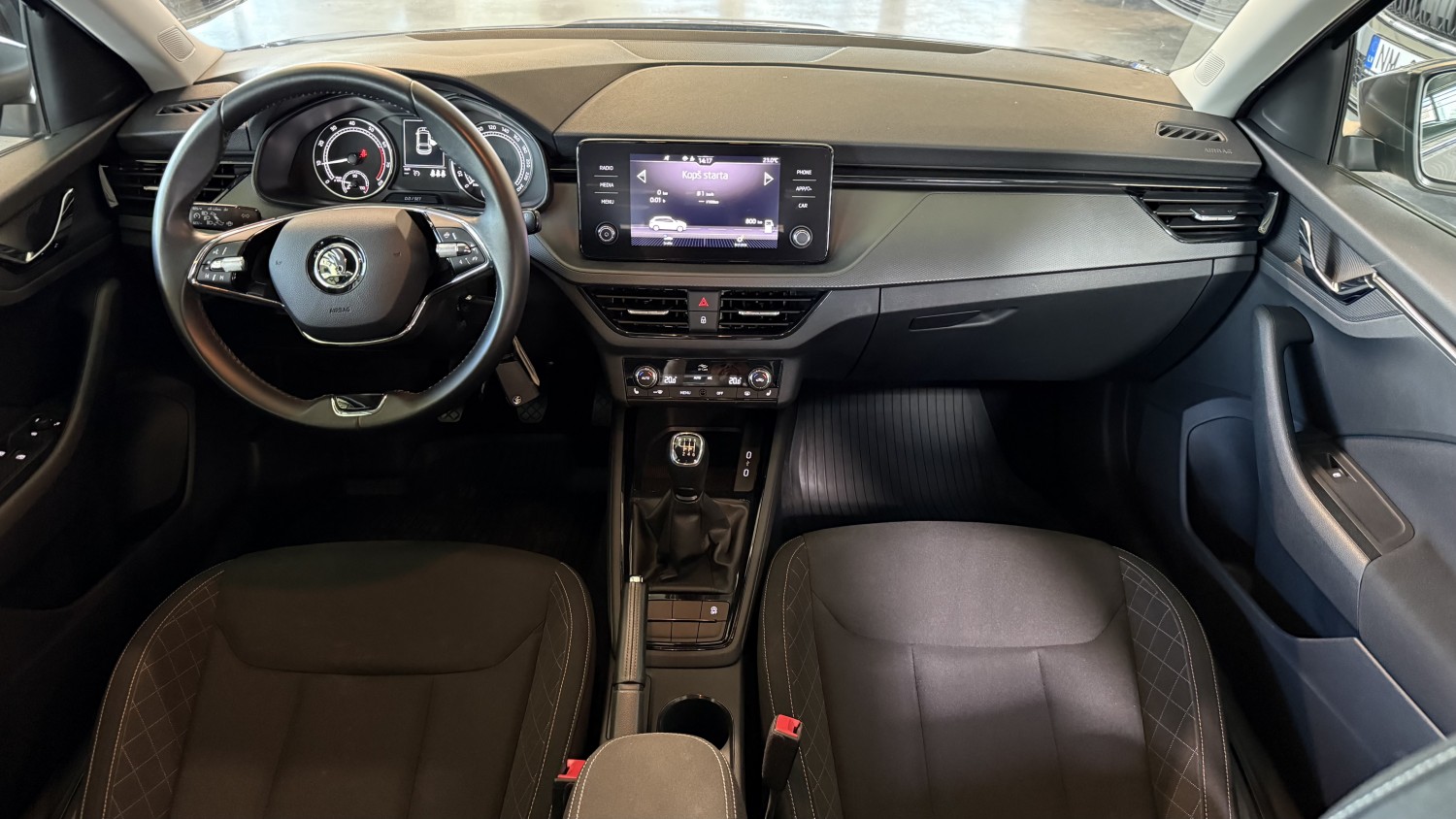 Car image 15