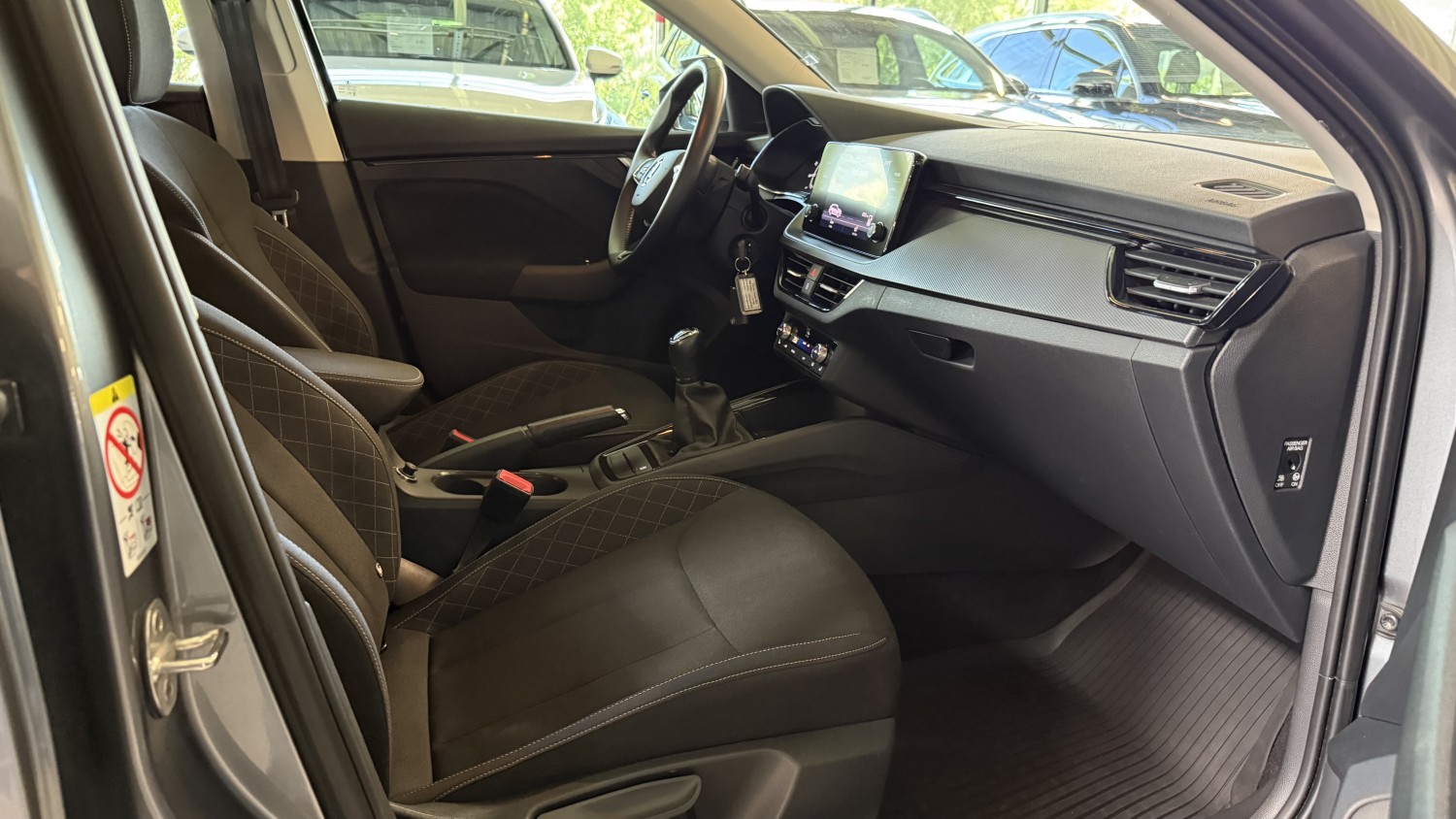 Car image 14