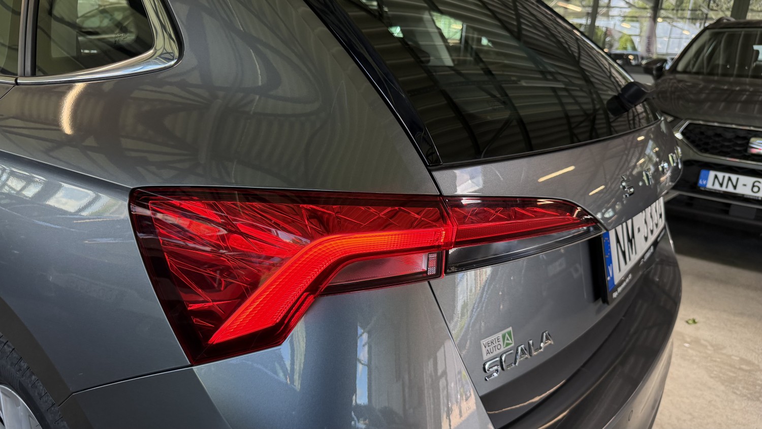 Car image 8