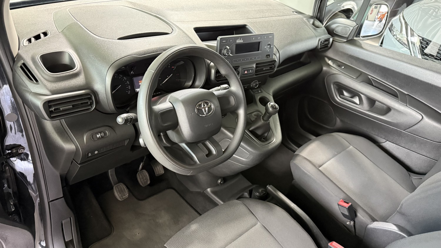 Car image 8