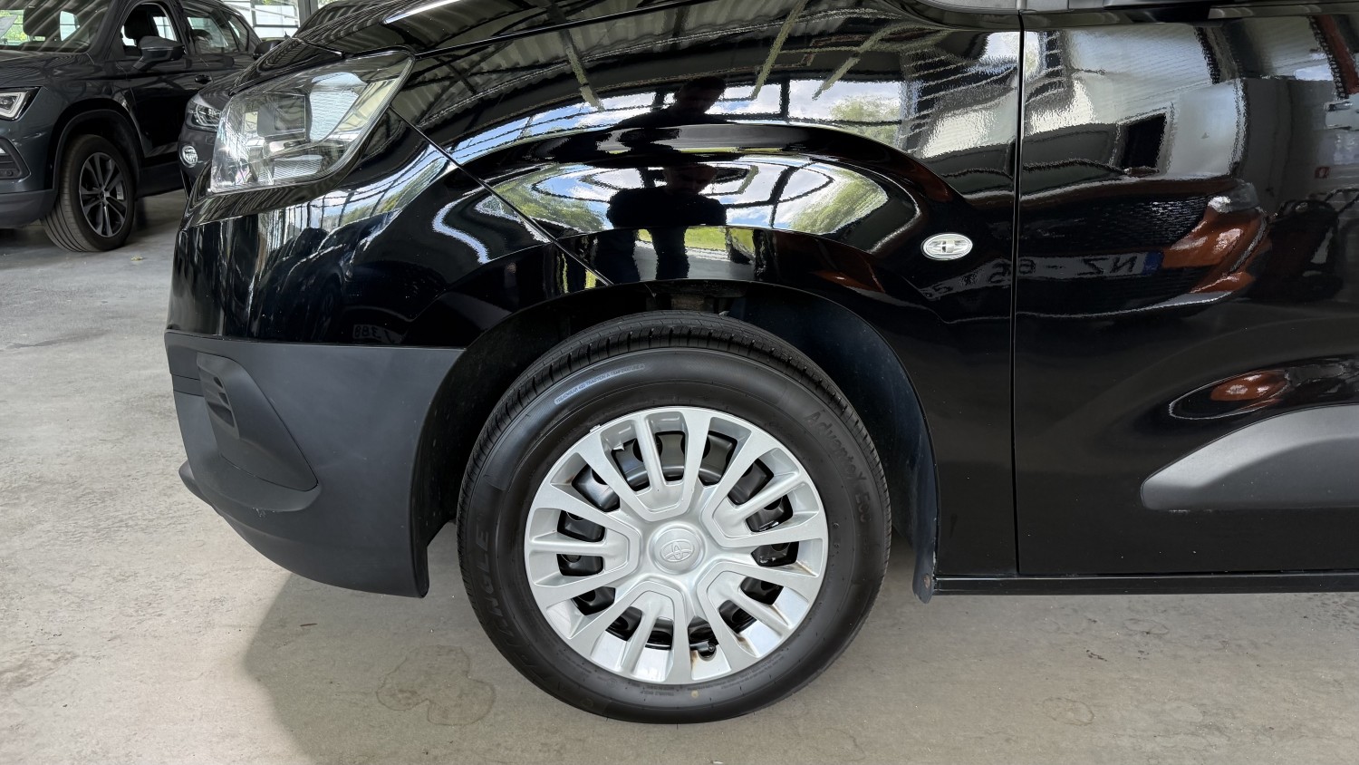 Car image 6