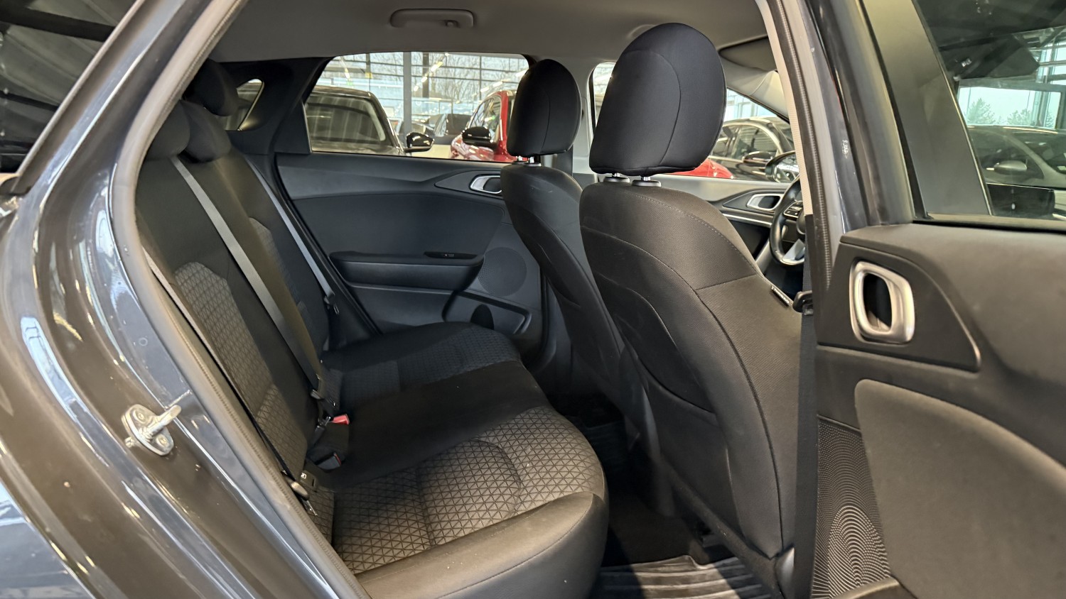 Car image 13