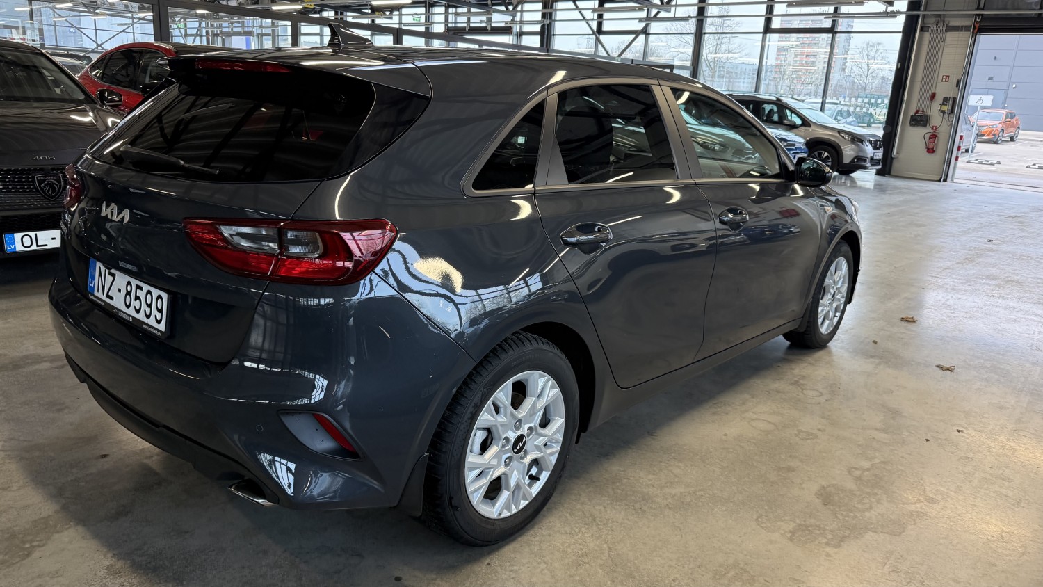 Car image 3