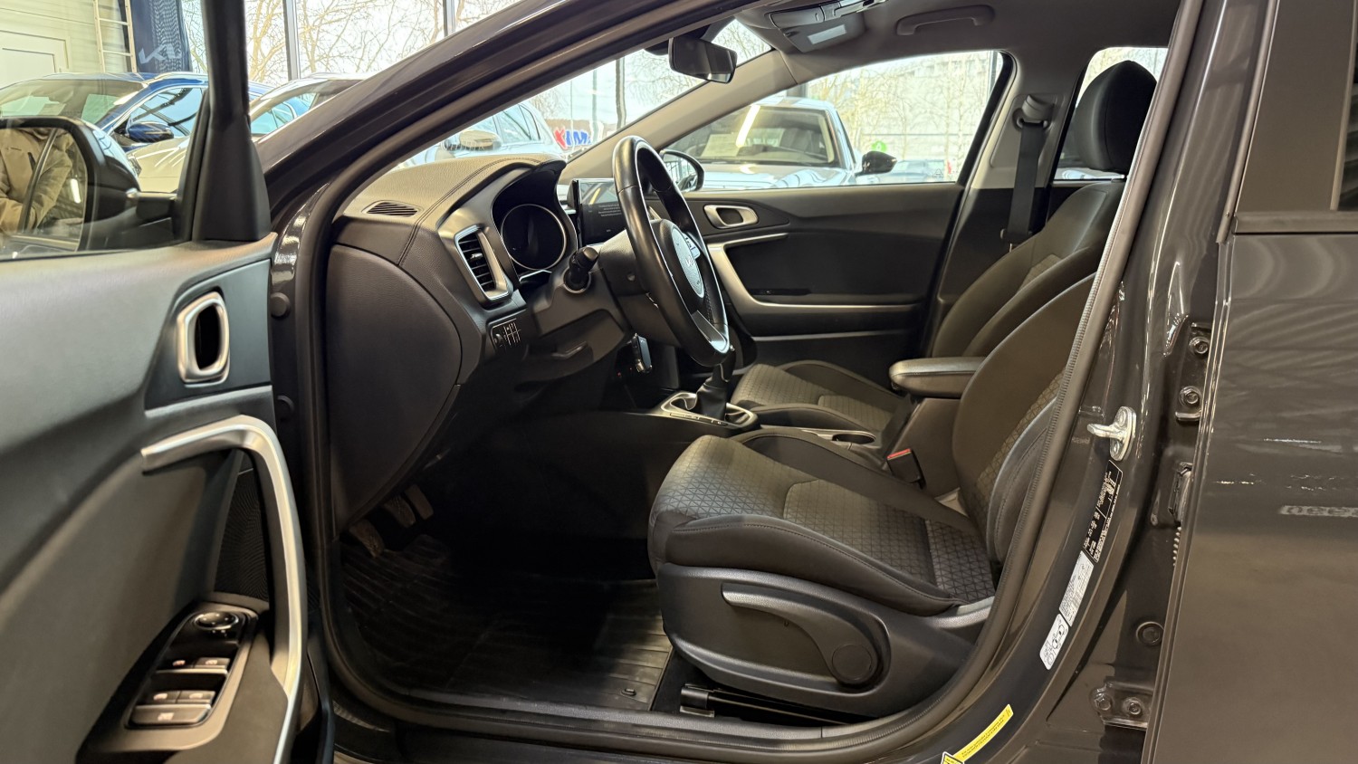 Car image 9
