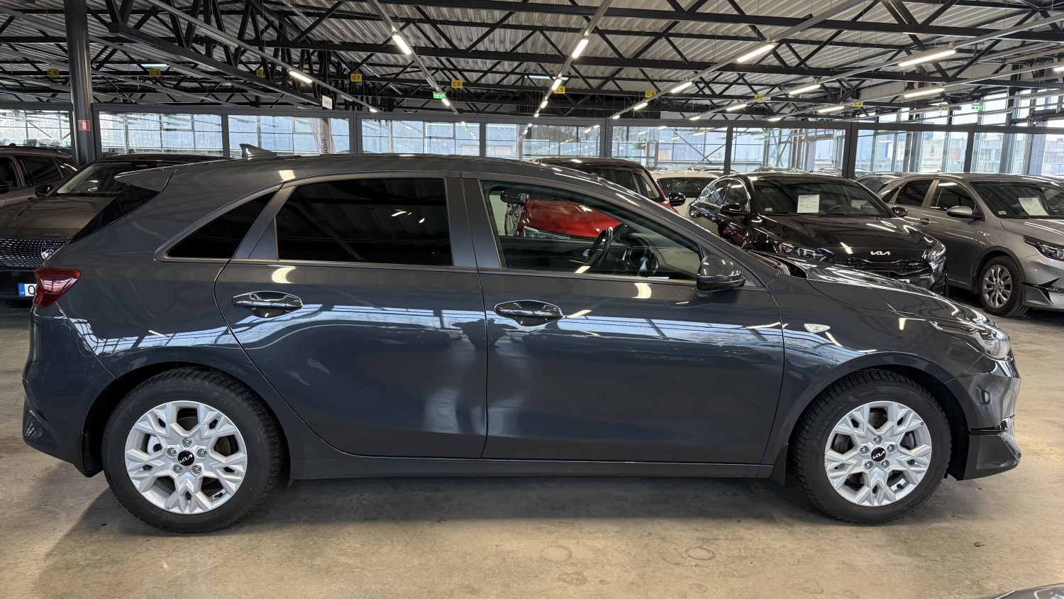 Car image 4