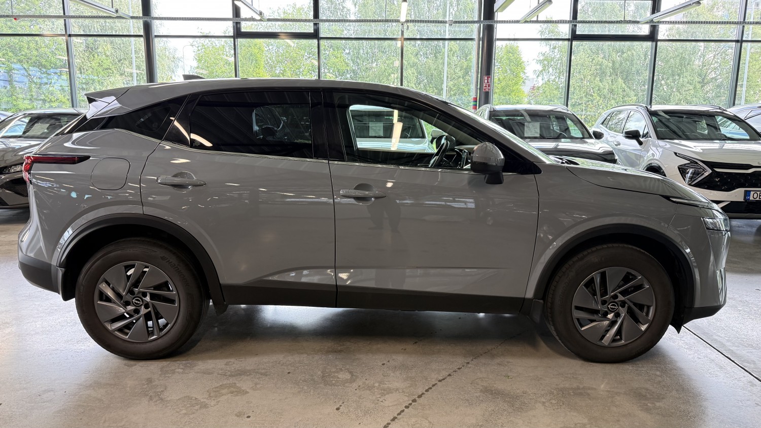 Car image 4