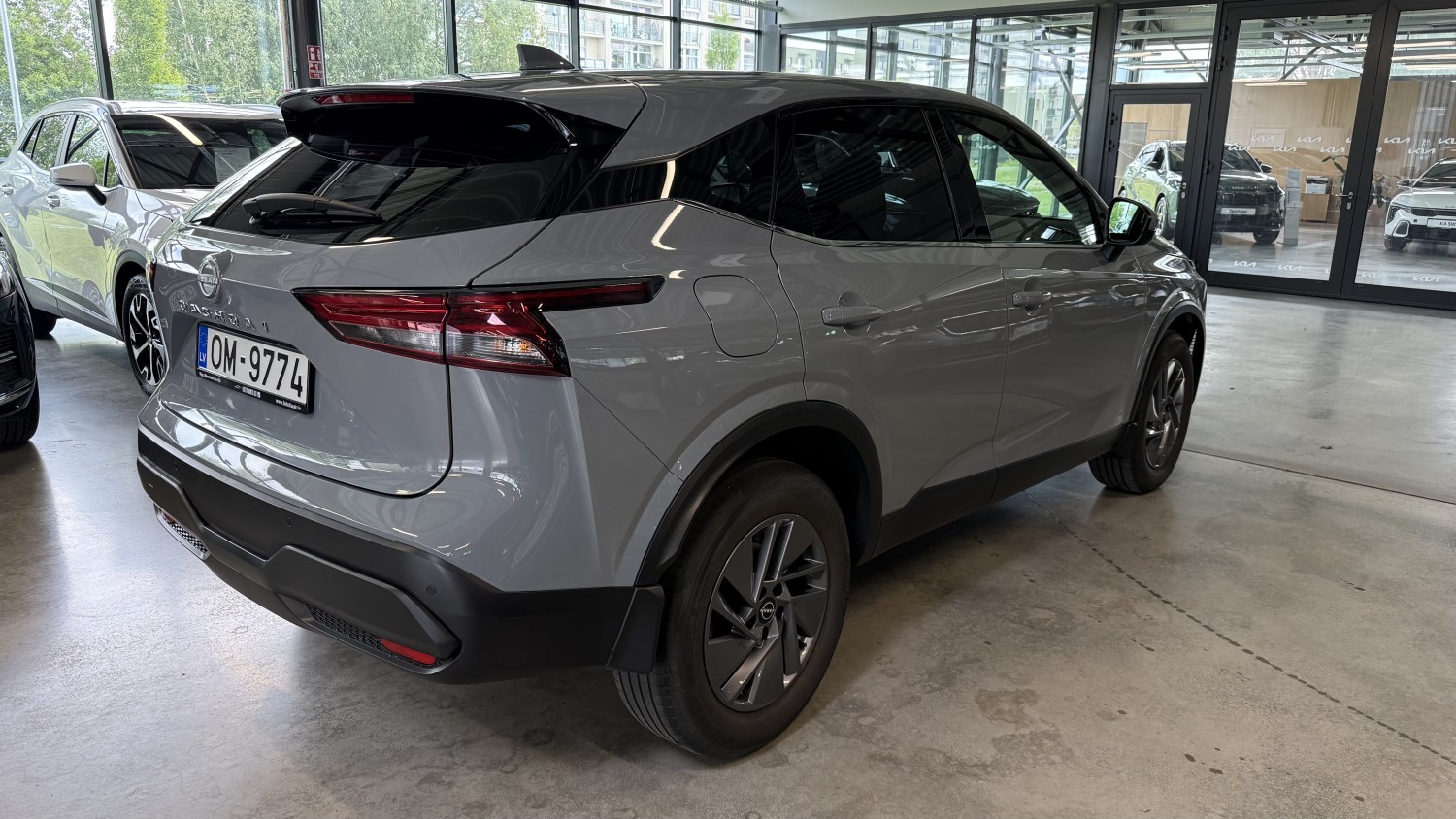 Car image 3