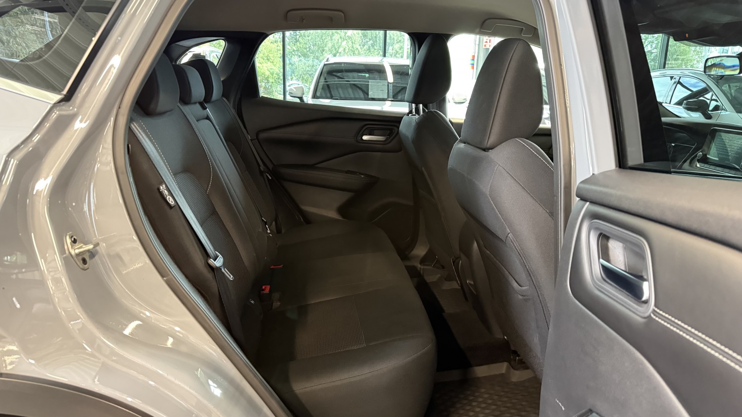 Car image 13
