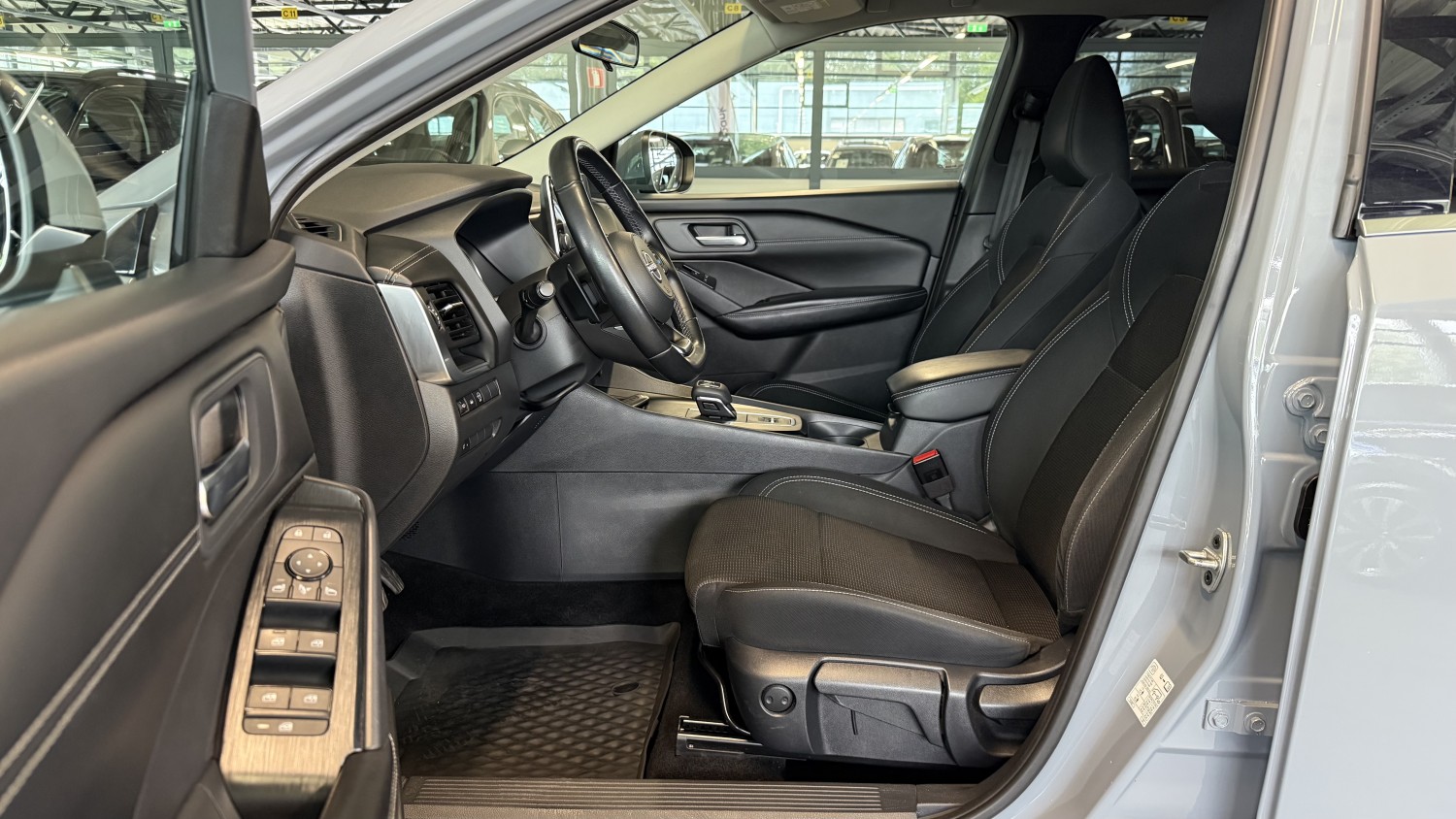 Car image 9