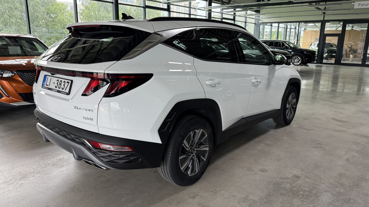Car image 3