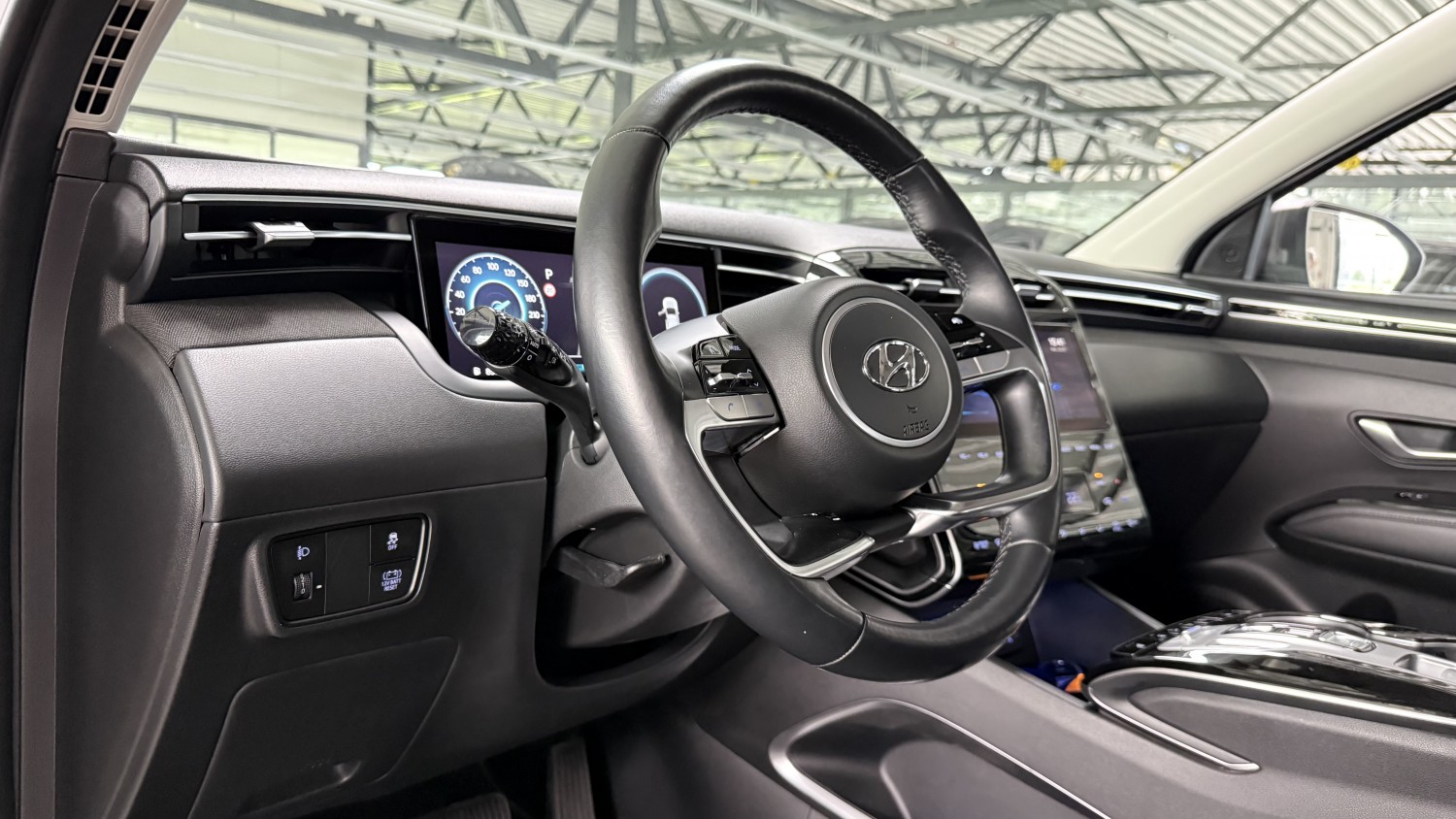Car image 16