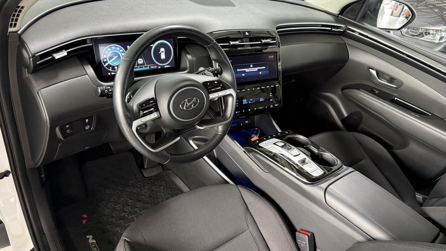 Car image 10