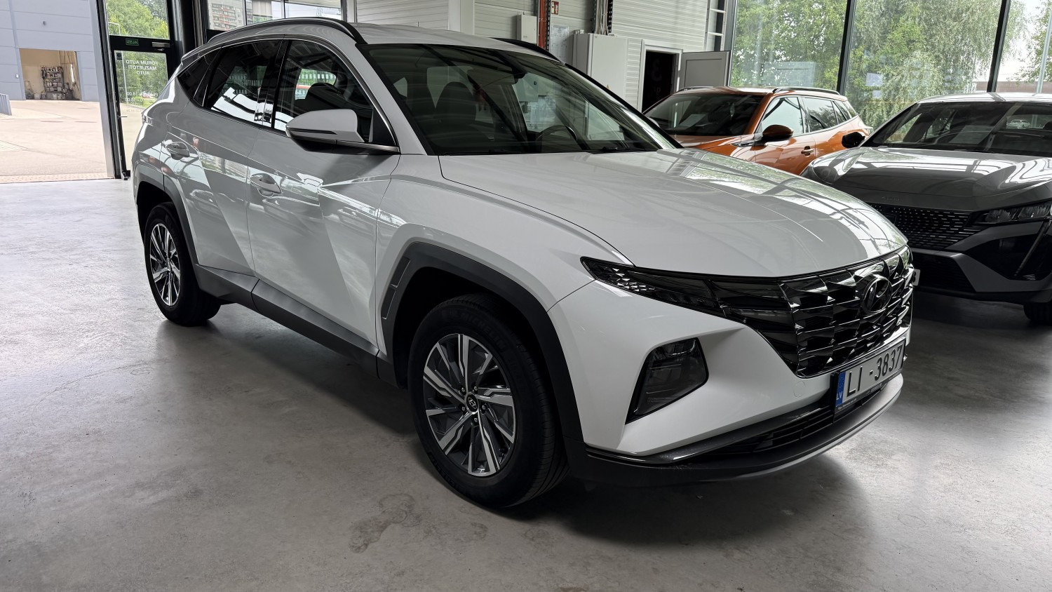 Car image 5