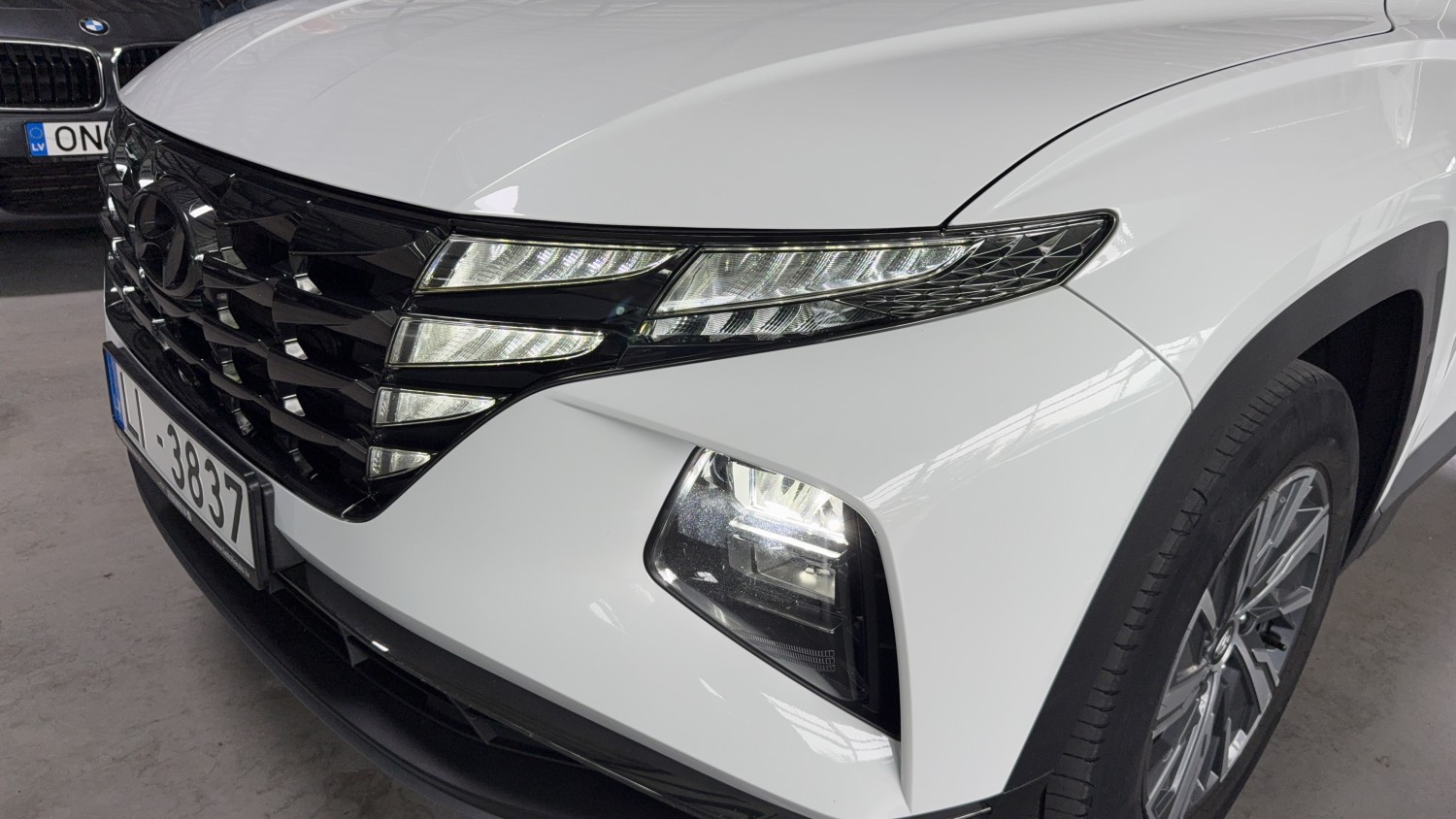Car image 7
