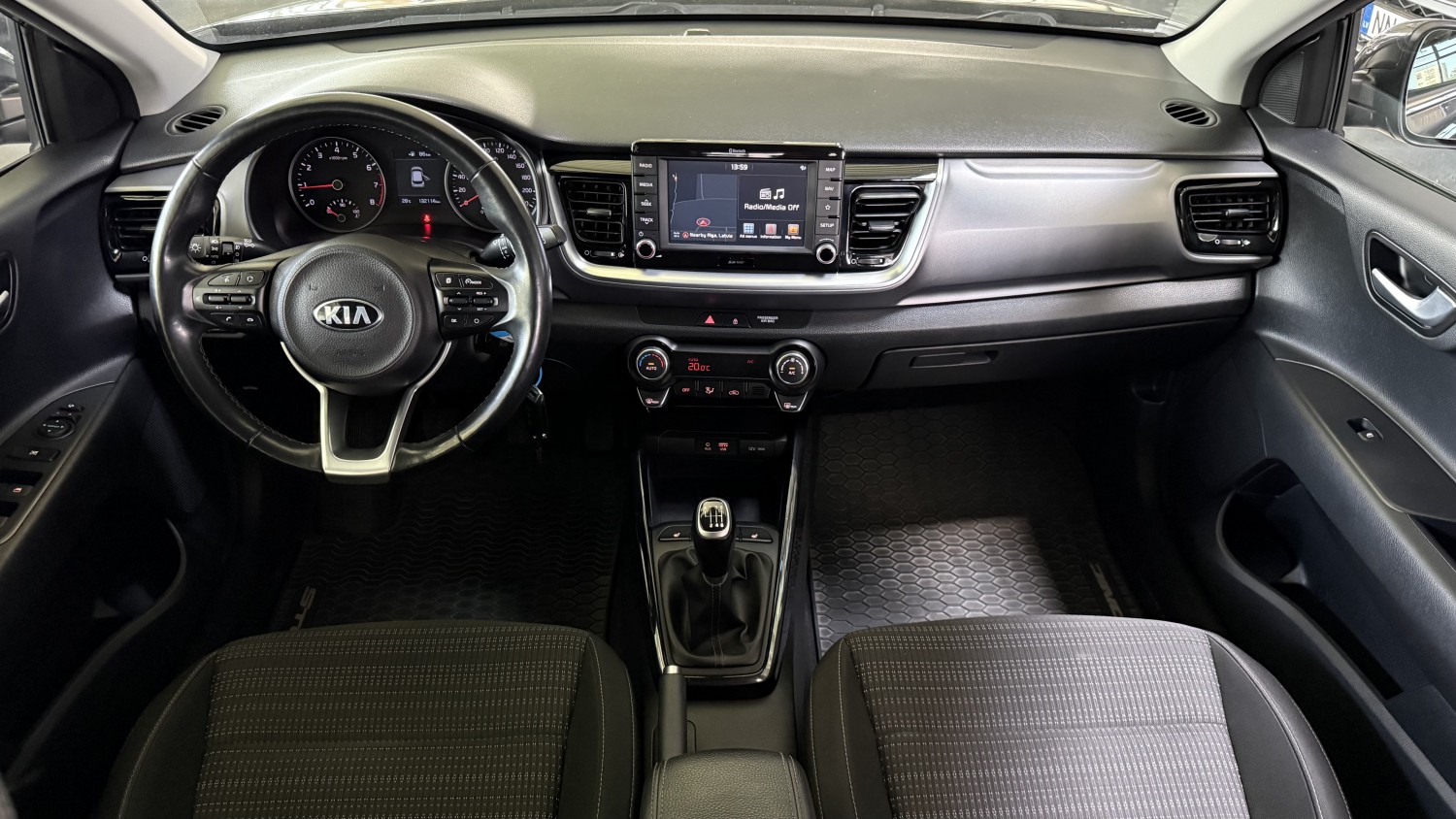 Car image 15