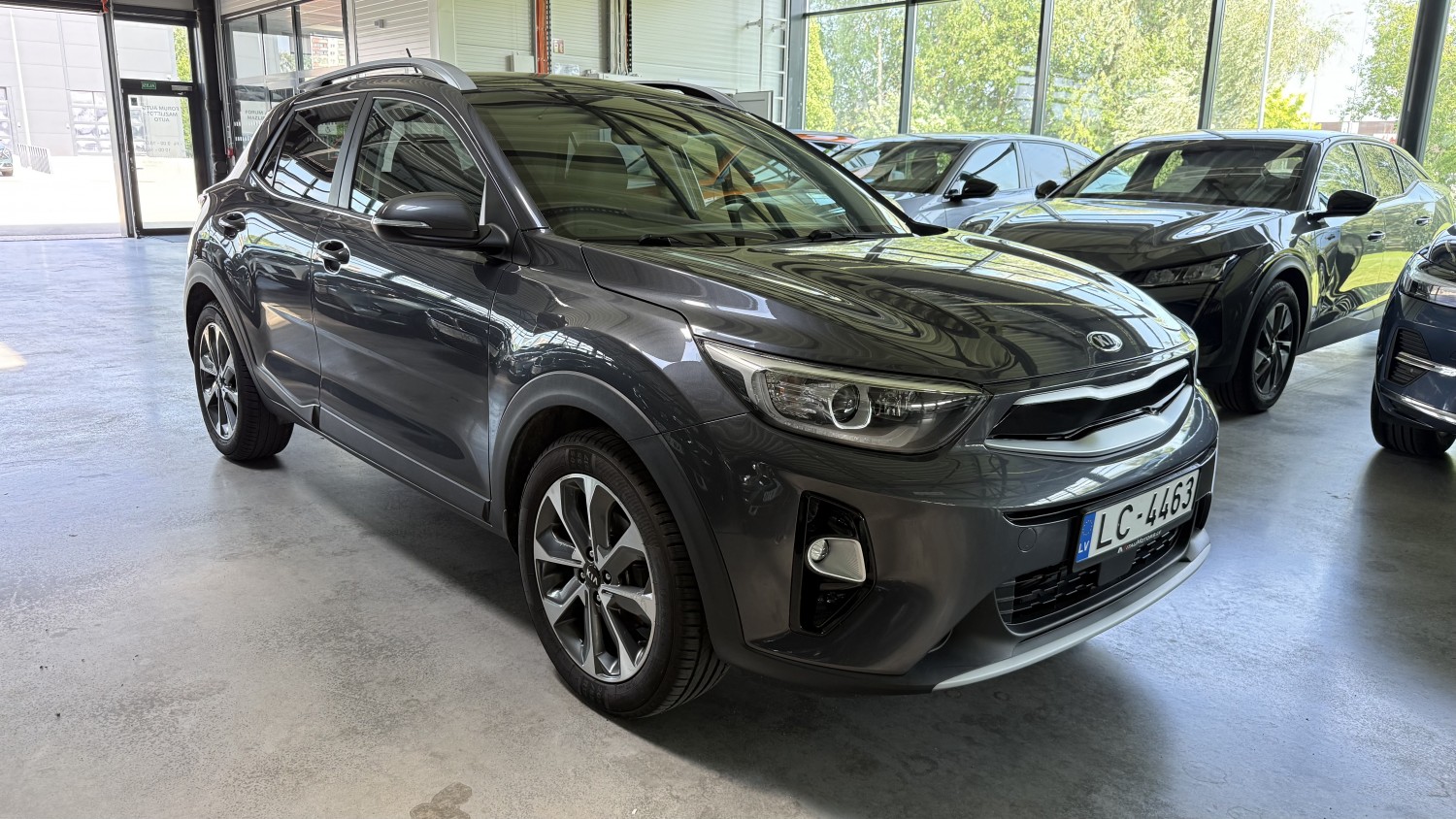 Car image 5