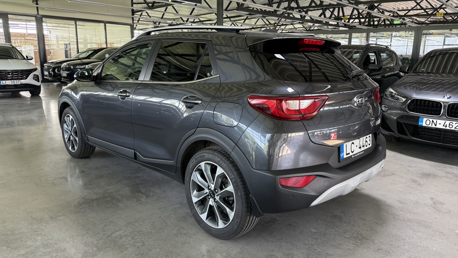 Car image 2
