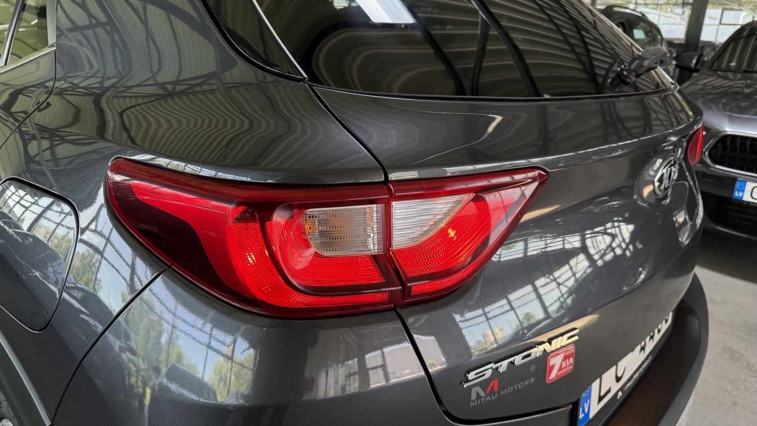 Car image 8