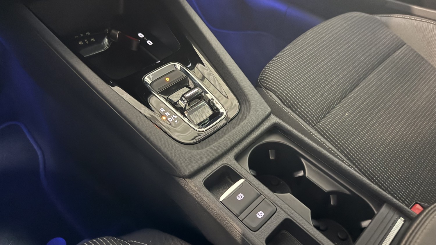 Car image 20