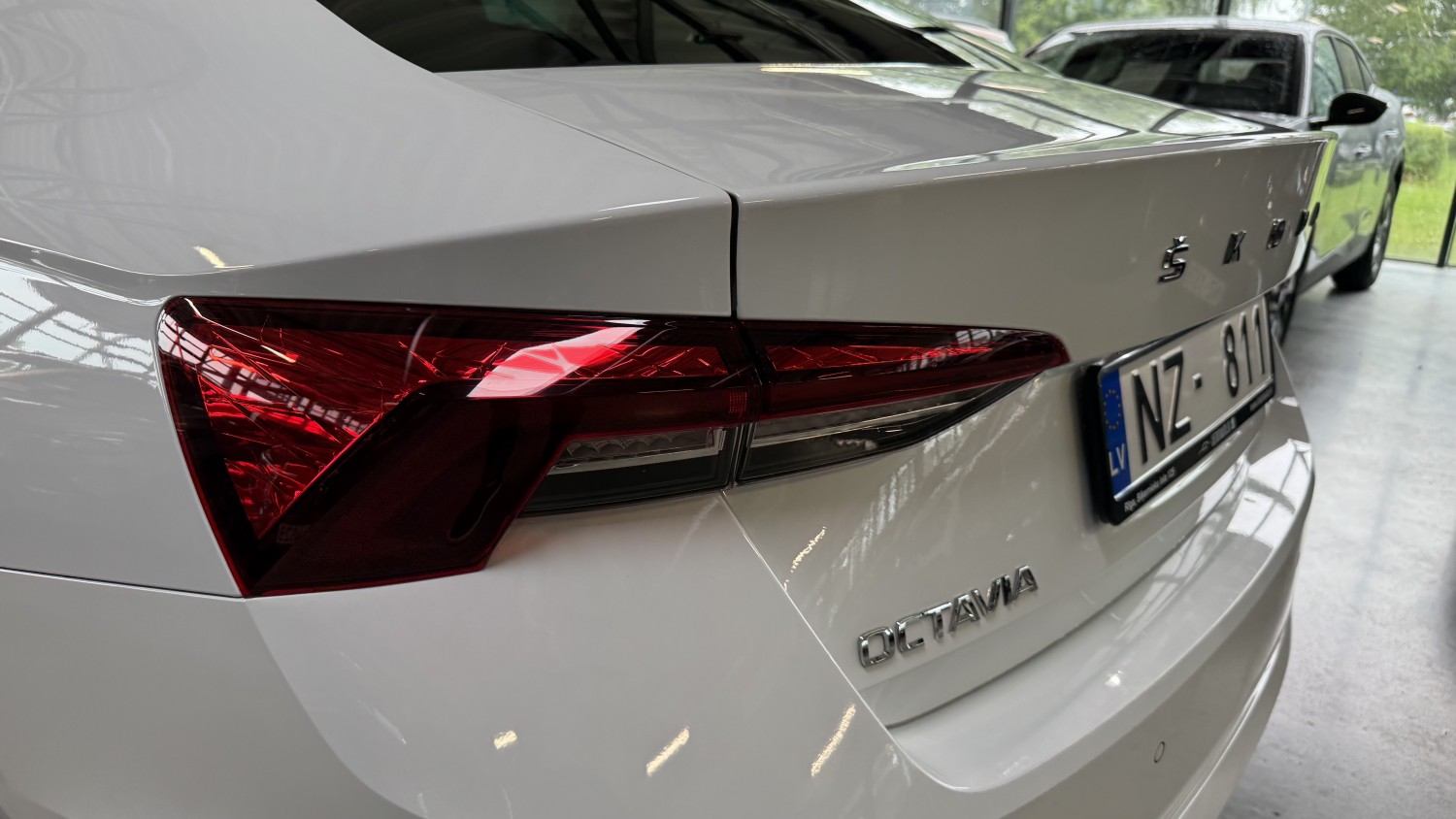 Car image 8