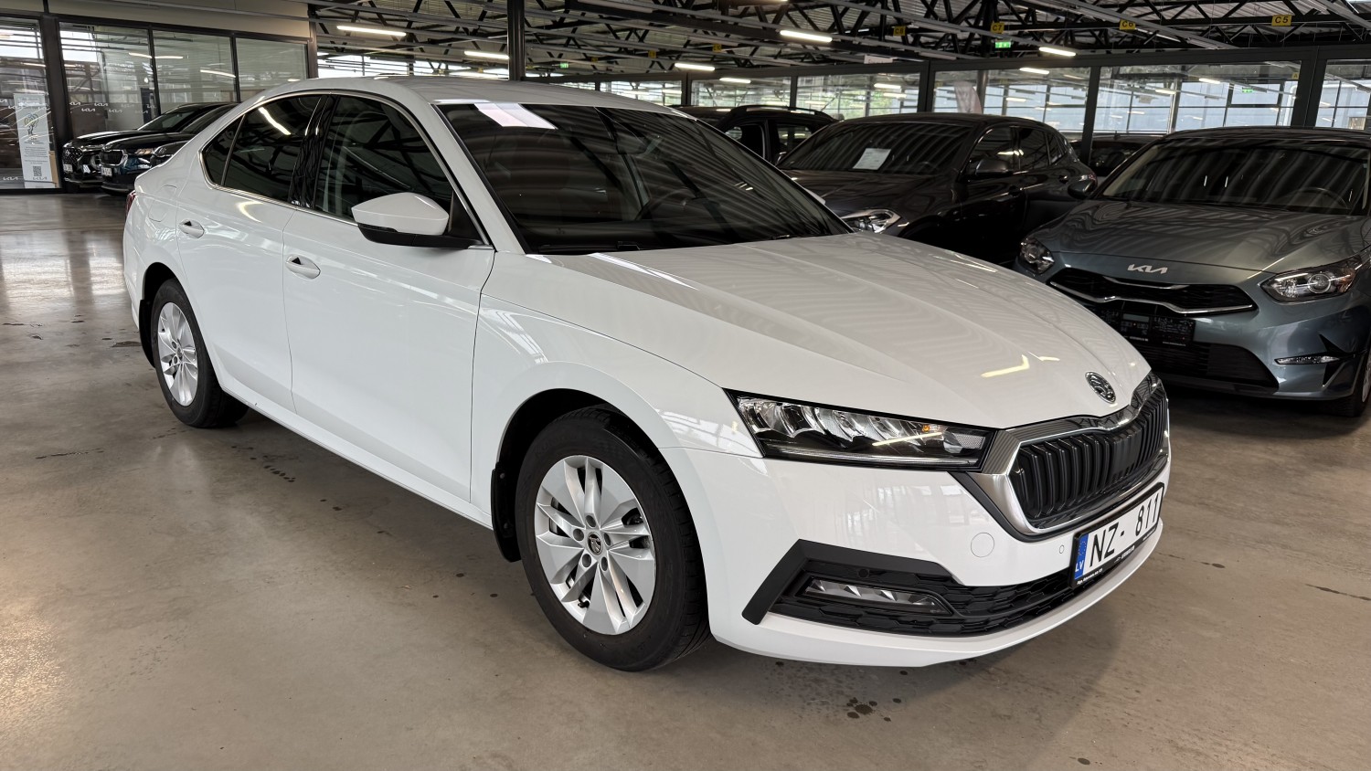 Car image 5