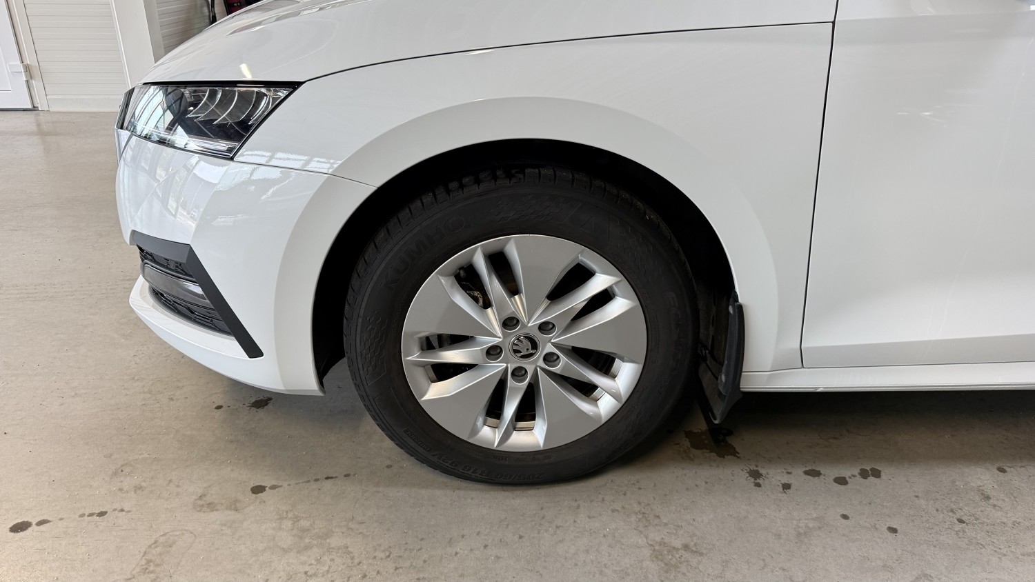 Car image 6