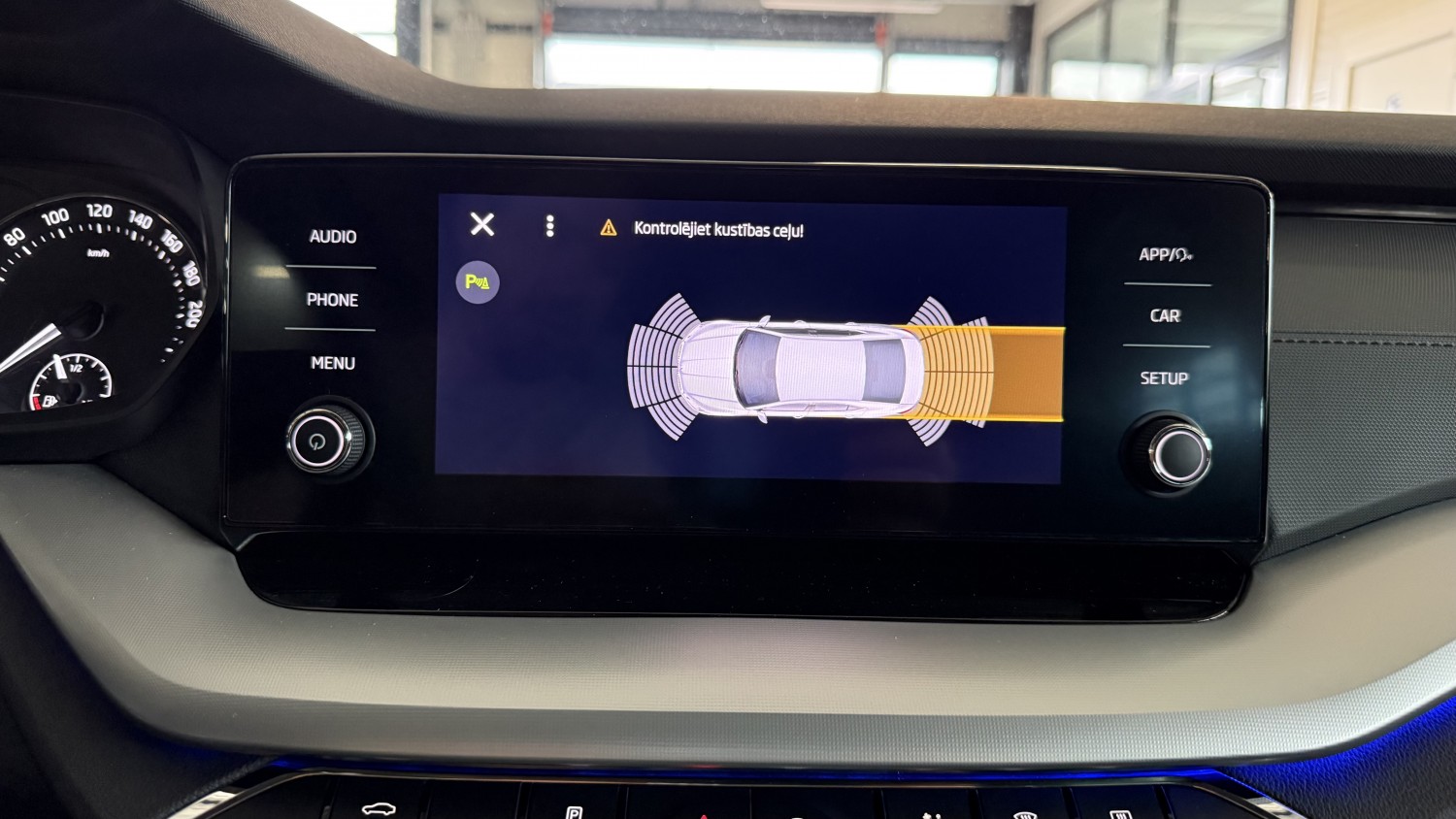 Car image 19