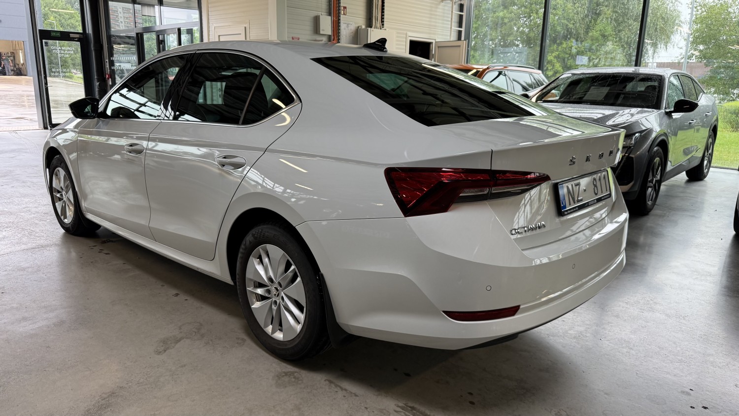 Car image 2