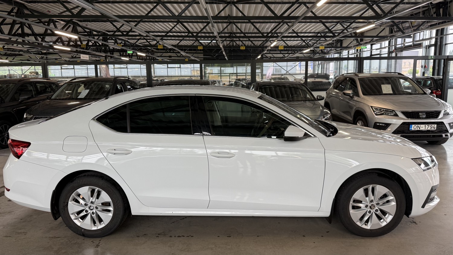 Car image 4