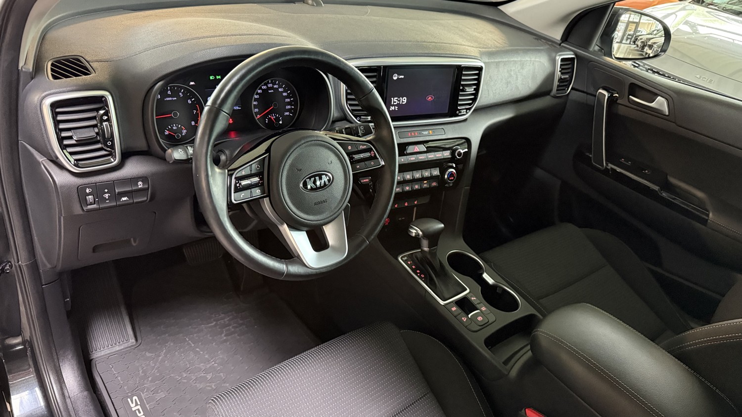 Car image 10
