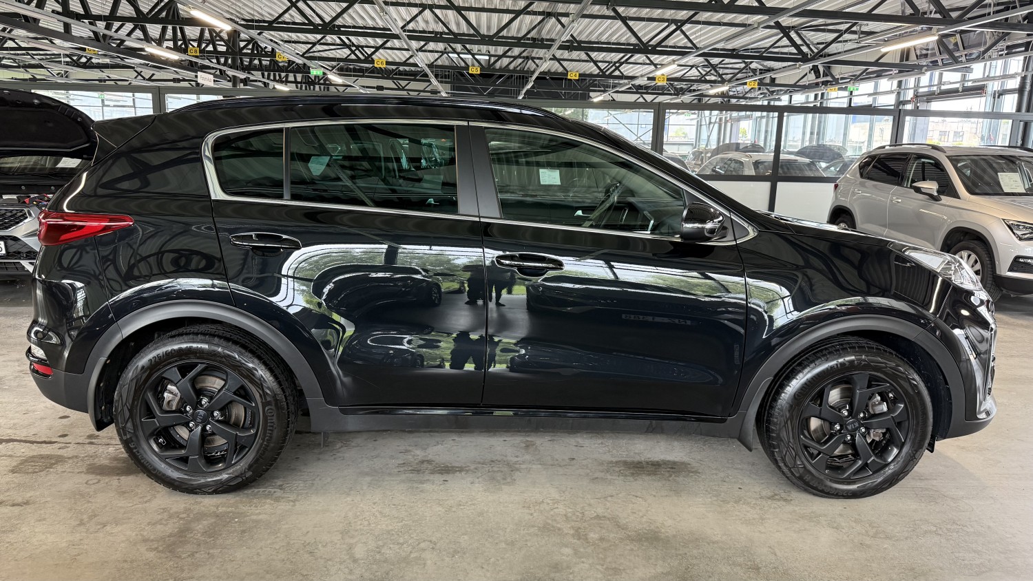 Car image 4