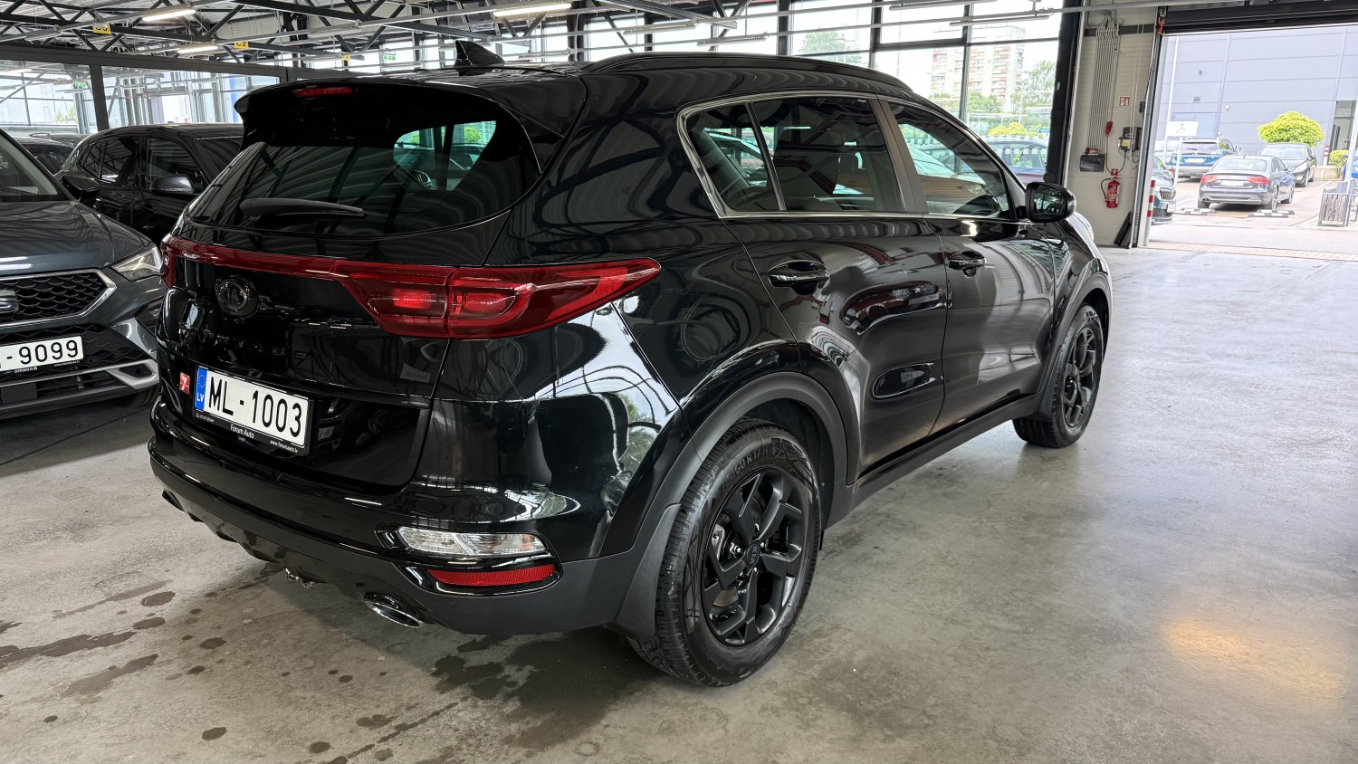 Car image 3