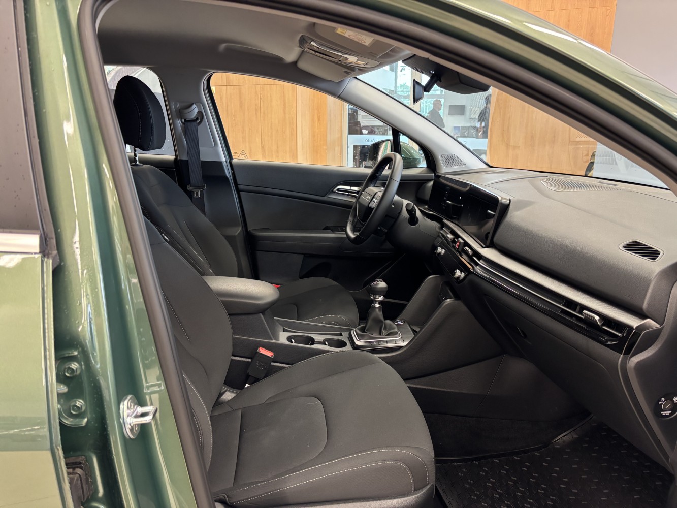 Car image 12