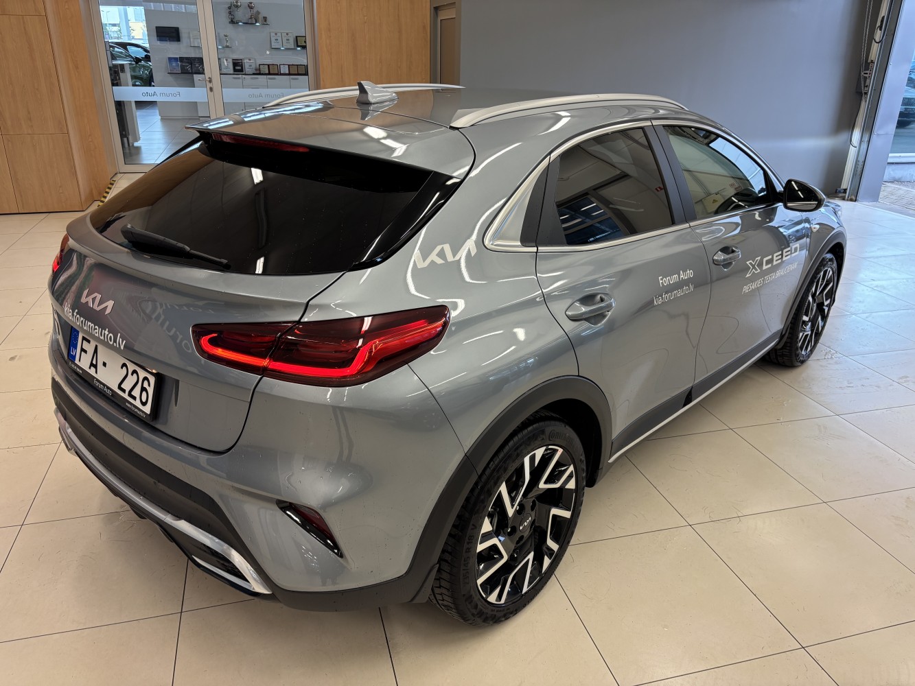 Car image 3