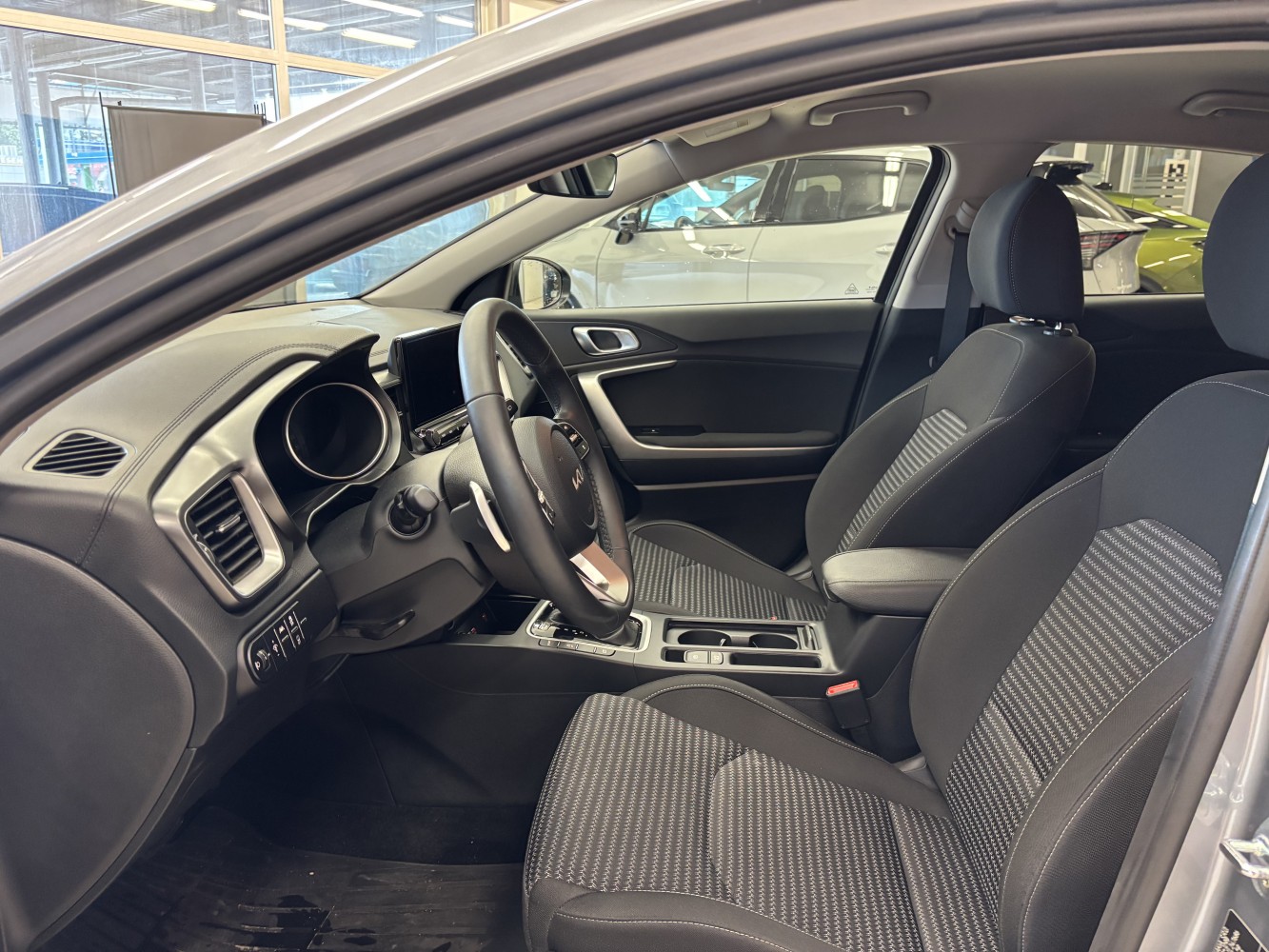 Car image 7