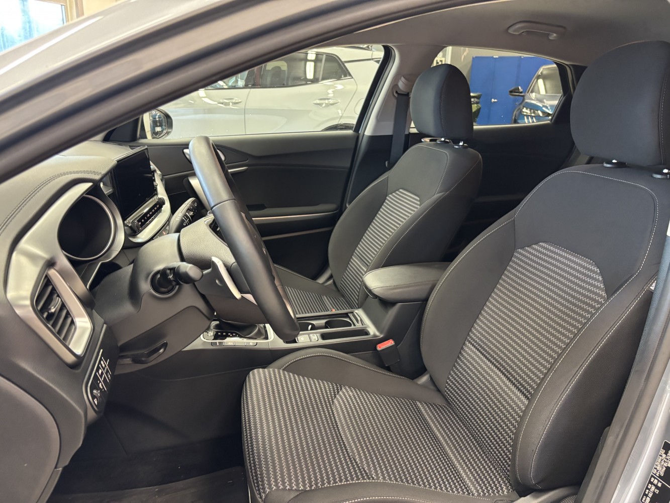 Car image 8