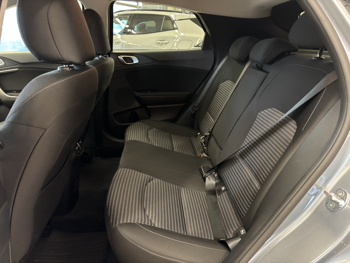 Car image 25