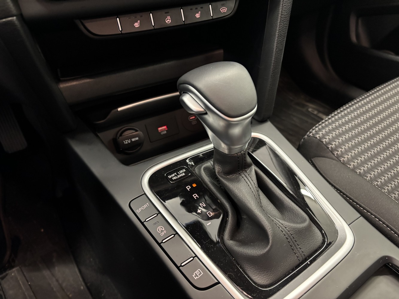 Car image 24