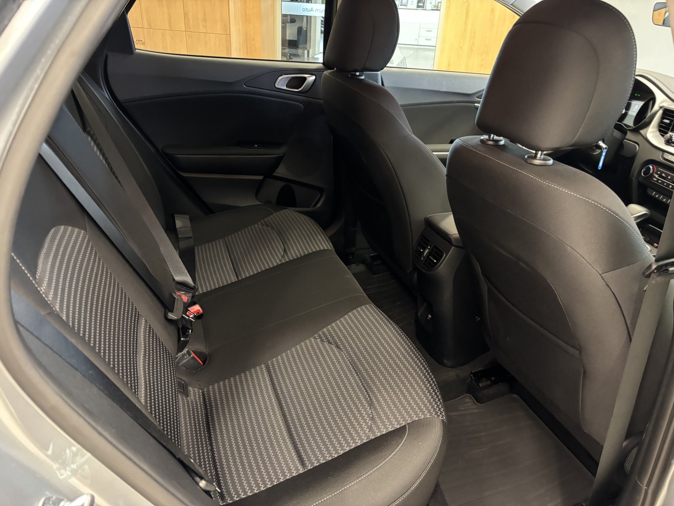 Car image 26