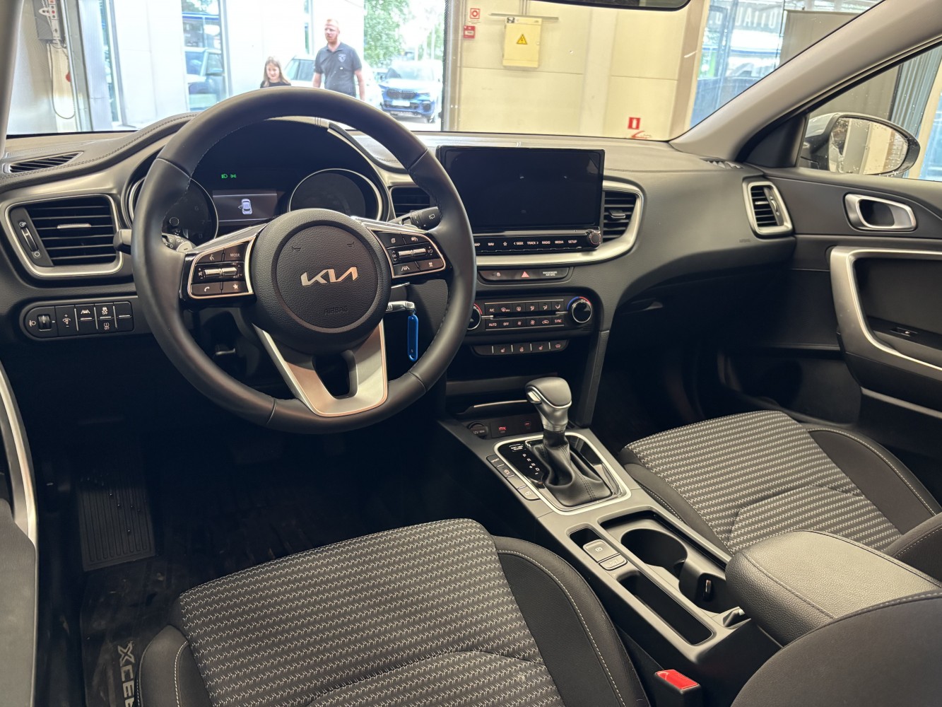 Car image 11