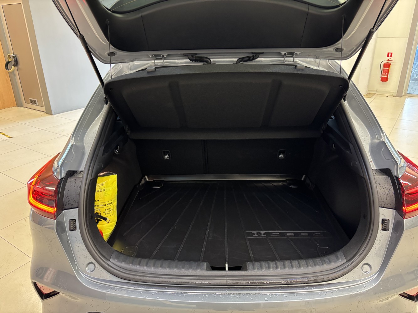 Car image 27