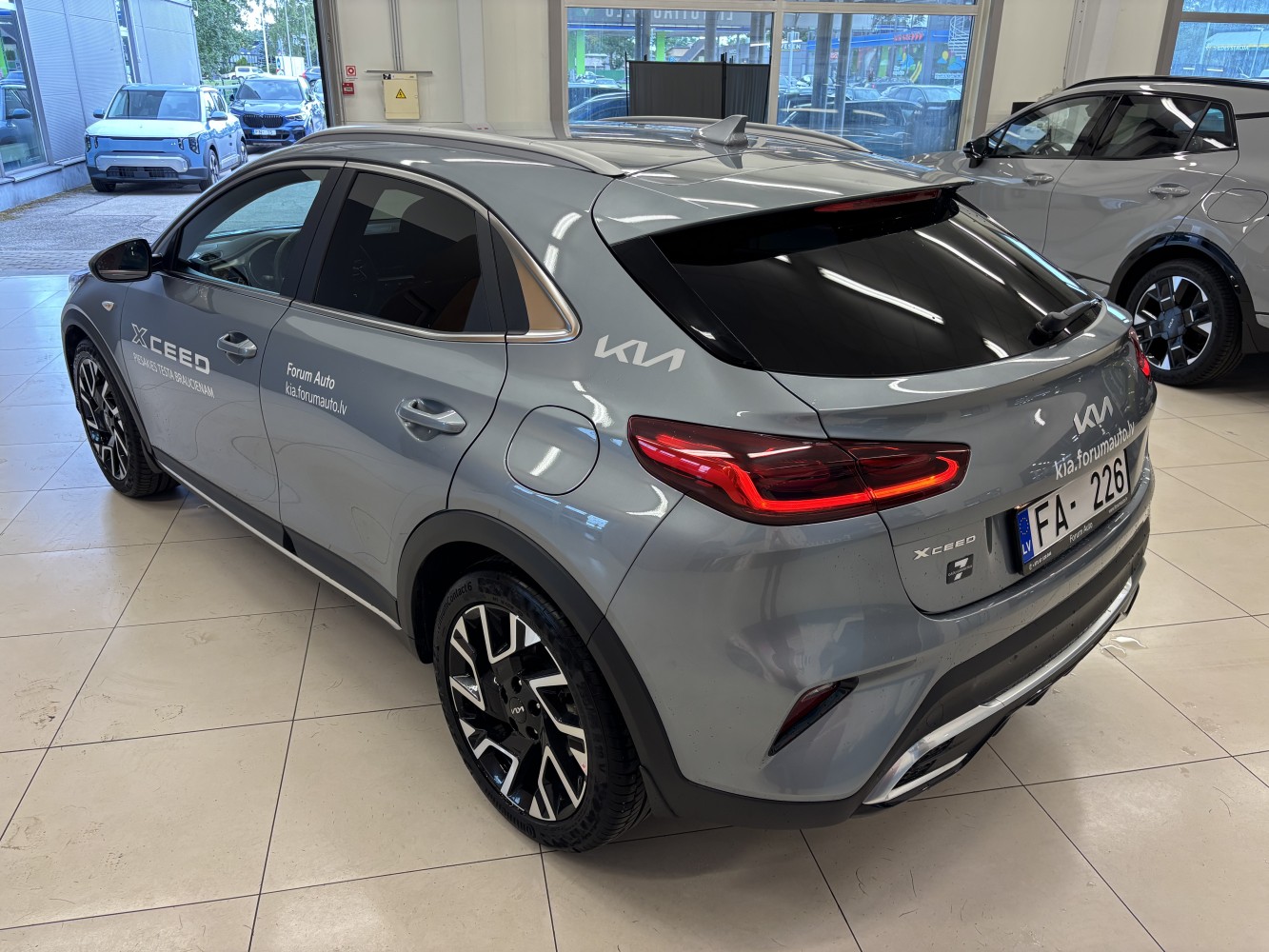 Car image 2