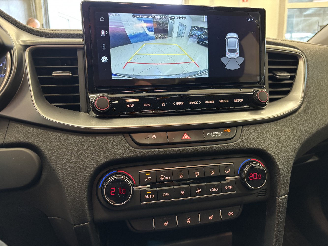 Car image 17