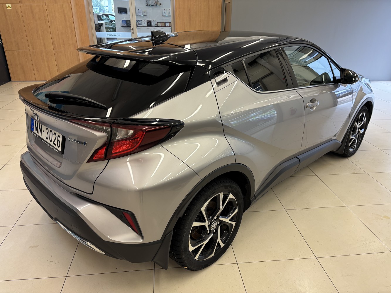 Car image 3