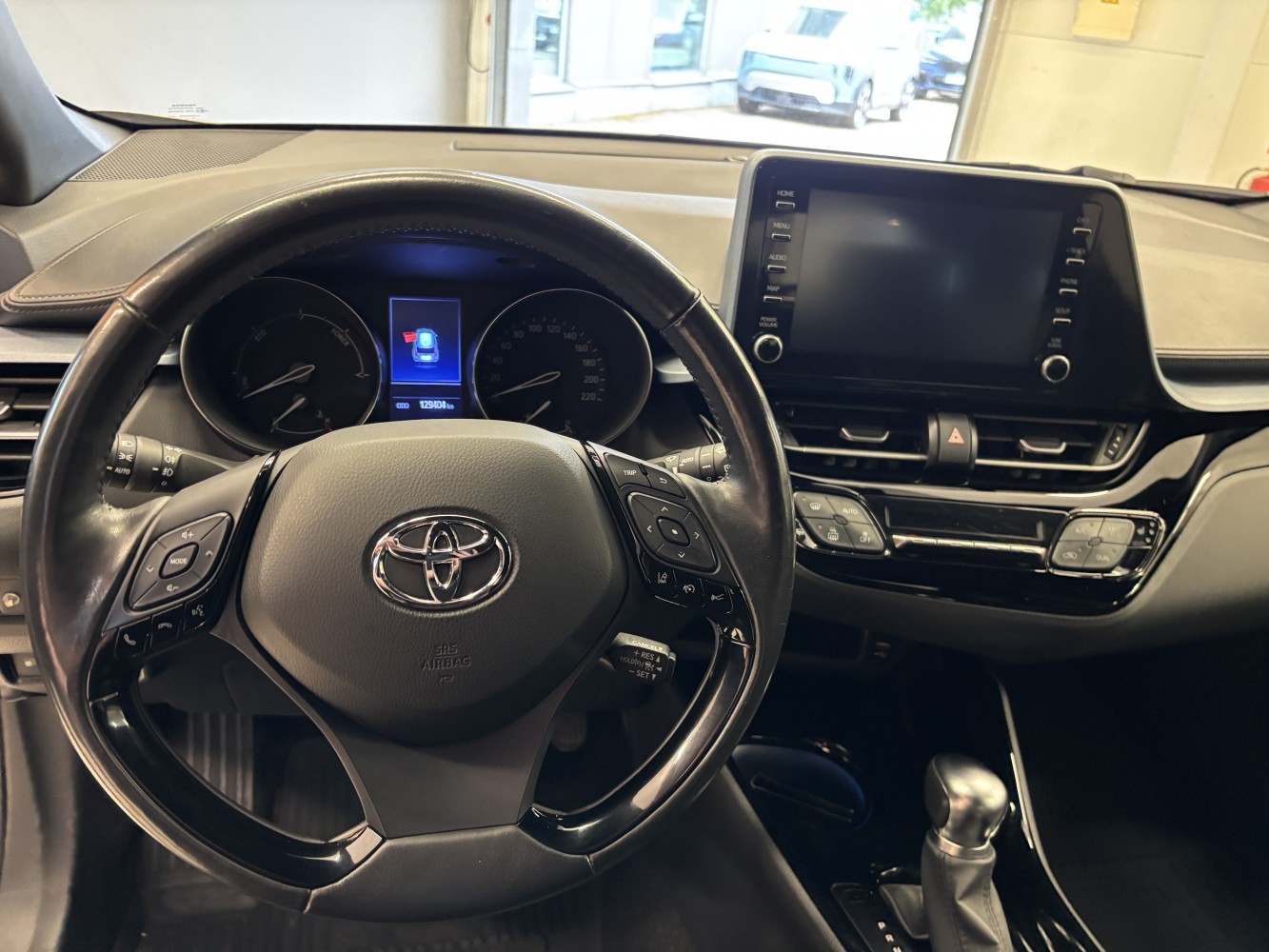 Car image 14
