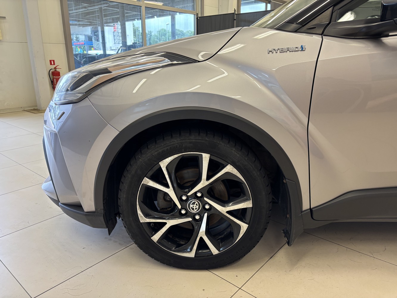 Car image 4