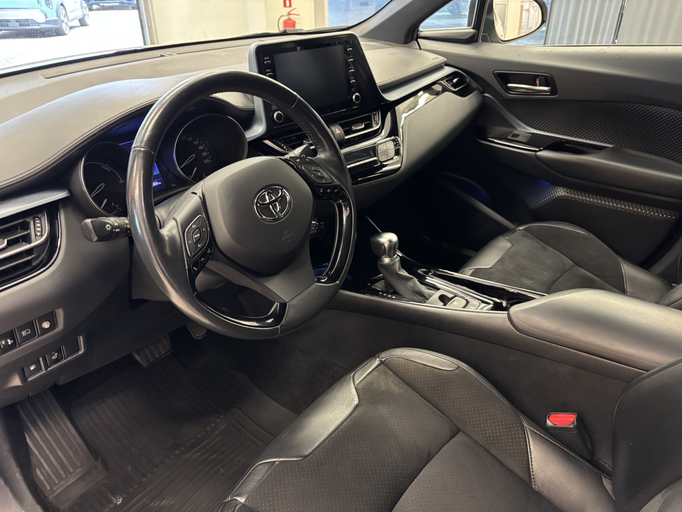 Car image 9