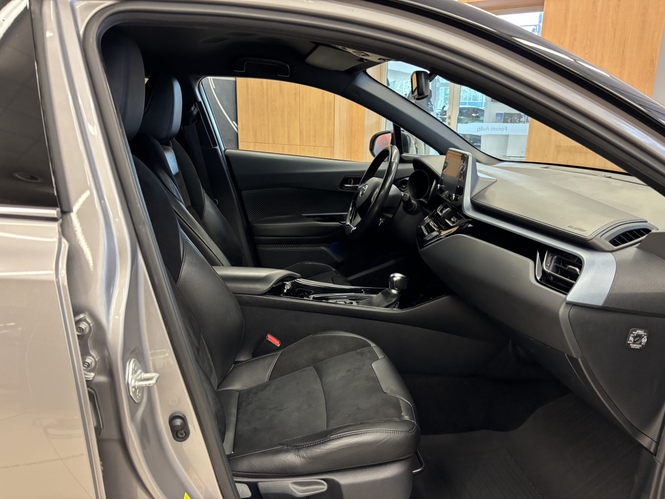 Car image 10