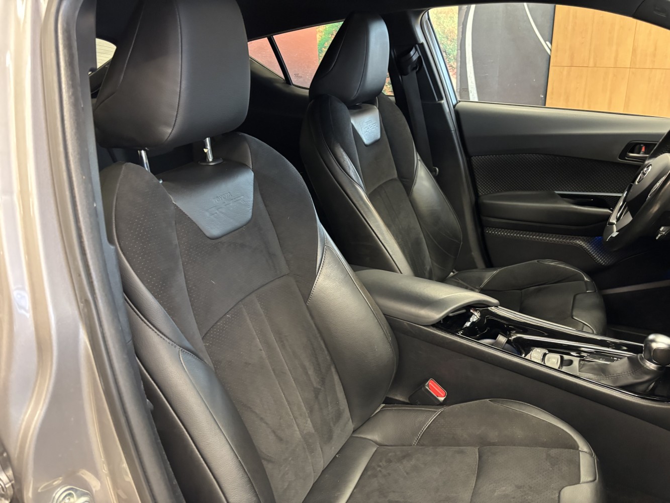 Car image 12